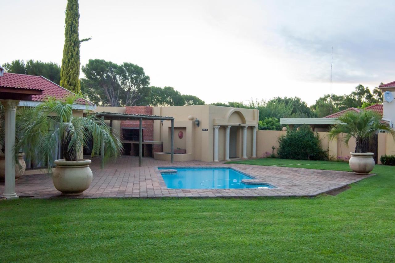 Toscana Estate Bloemfontein Bagian luar foto